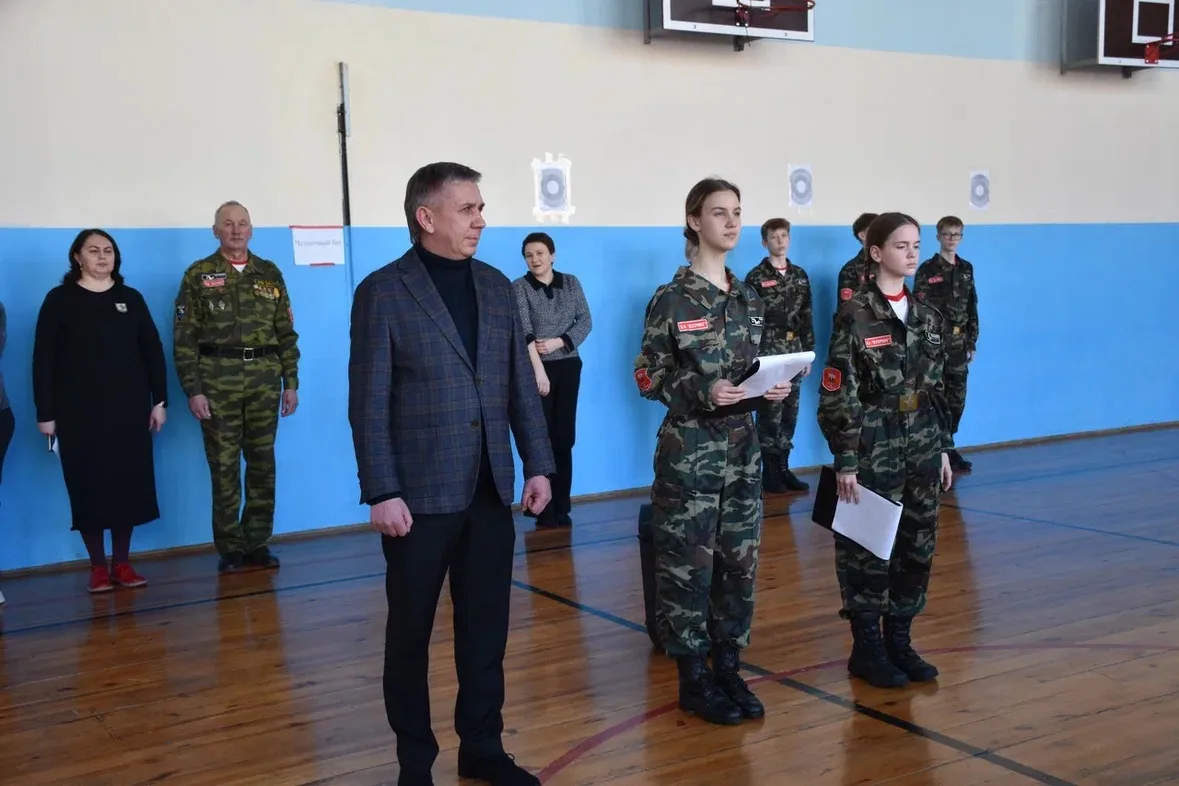 В школе прошел отборочный этап военно-патриотической игры «Зарница 2.0» 🇷🇺  Наши ребята состязались 
