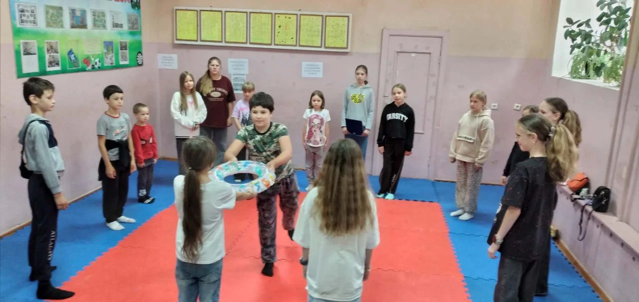 📌Летние каникулы в самом разгаре, а значит, еще есть время купаться,
гулять, кататься на роликах и 