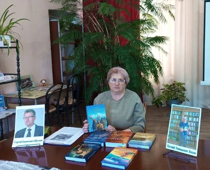 Книги, подаренные с любовью.
Вятские писатели – наша гордость 
 30 апреля, для друзей нашей библиоте