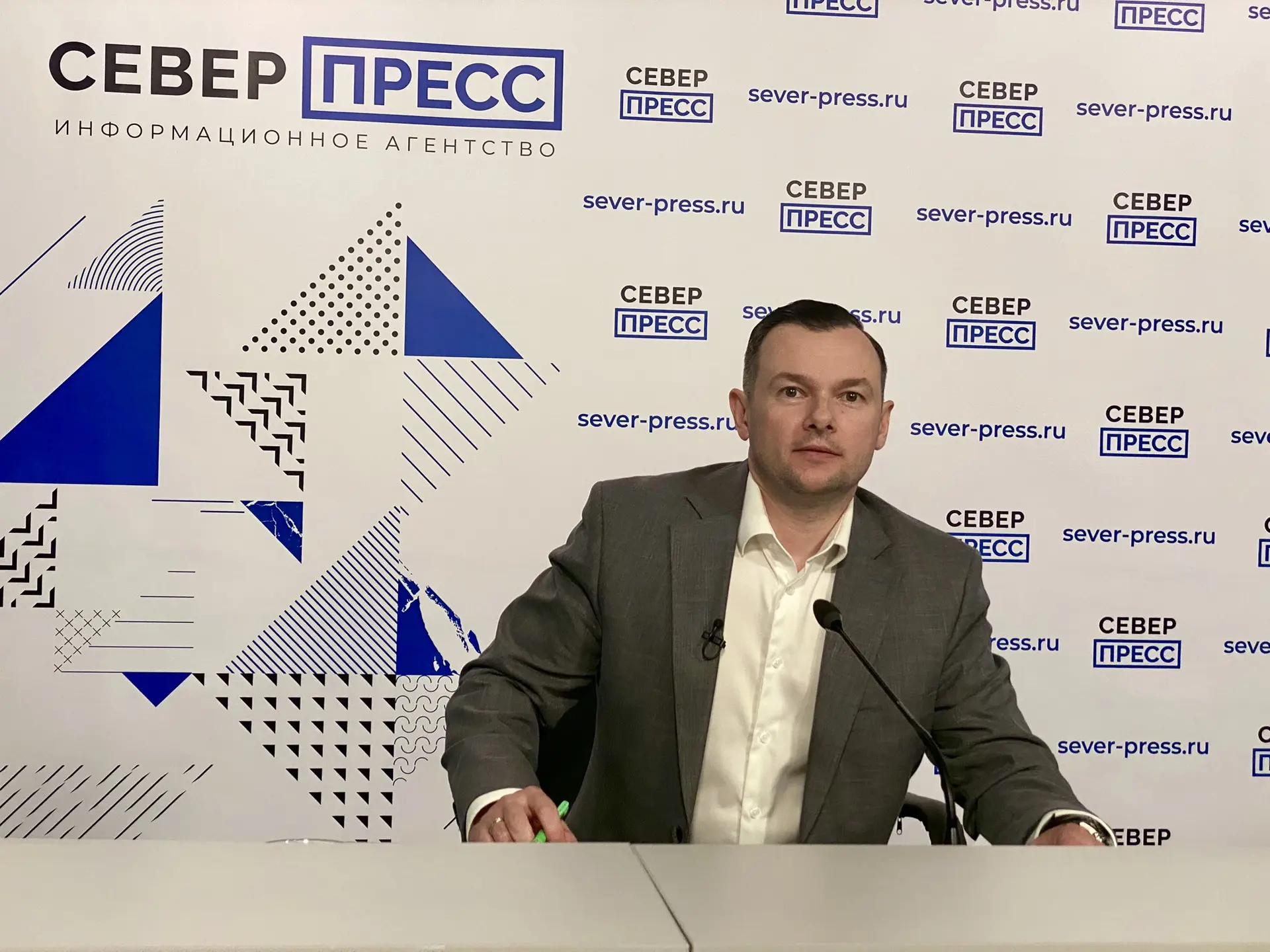 Прямой эфир у «Север-Пресс» 

Руководитель Службы ветеринарии Ямала Евгений Попов сегодня отвечает н