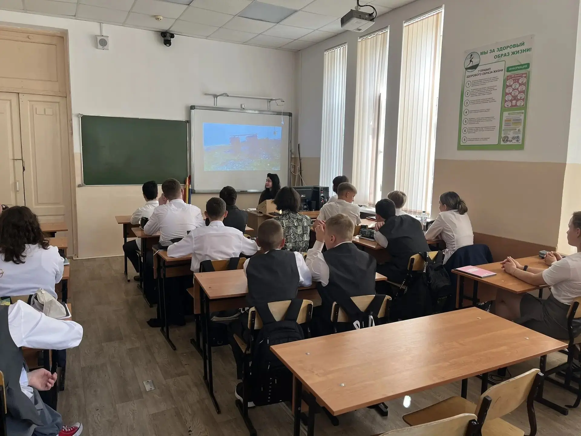 В МБОУ СОШ № 8 прошел кинопоказ, посвященный Дню Победы над милитаристской Японией