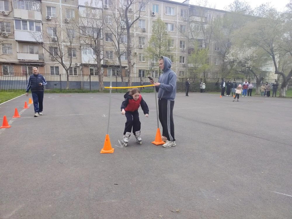 🛼 НЕДЕЛЯ ФИЗИЧЕСКОЙ КУЛЬТУРЫ.💪 ПОЛОСА ПРЕПЯТСТВИЙ НА РОЛИКАХ 🛼   🌟 14 апреля 2026 года в МАОУ «ШКОЛА