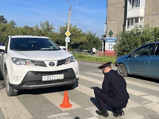 В Первоуральске водитель Toyota RAV4 сбила женщину на пешеходном переходе #ДТП #Первоур...