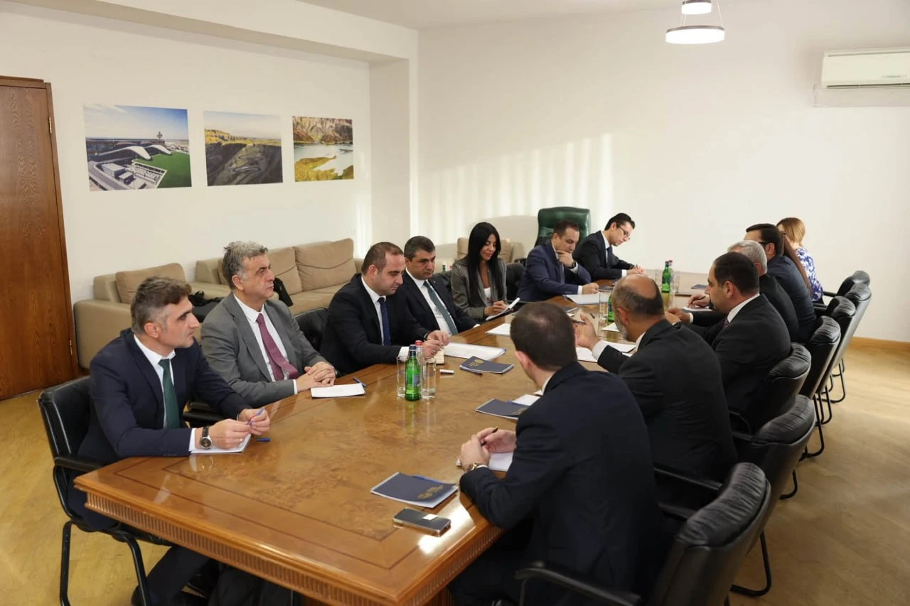 🇦🇲🇹🇷Восстановление ЛЭП в районе Гюмри-Карс обсудили глава Минтерруправления Армении...
