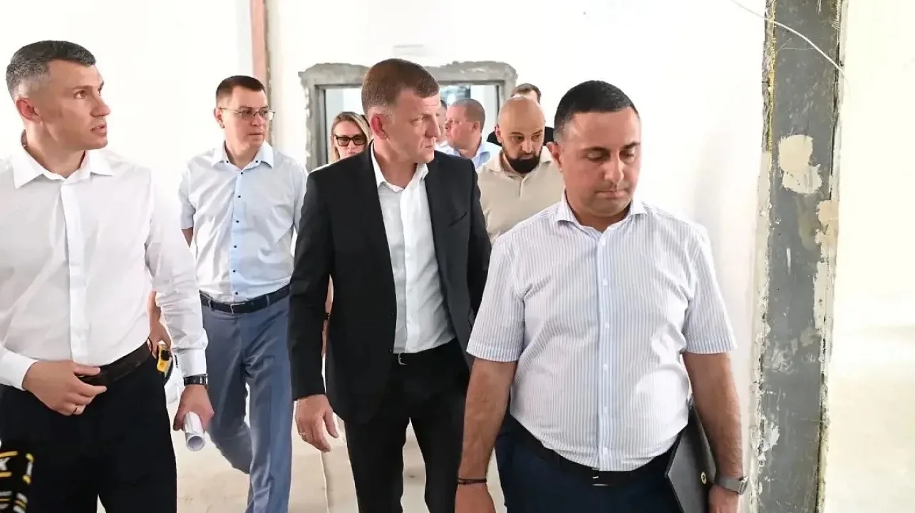 На улице Новороссийской завершается строительство школы на 1550 мест