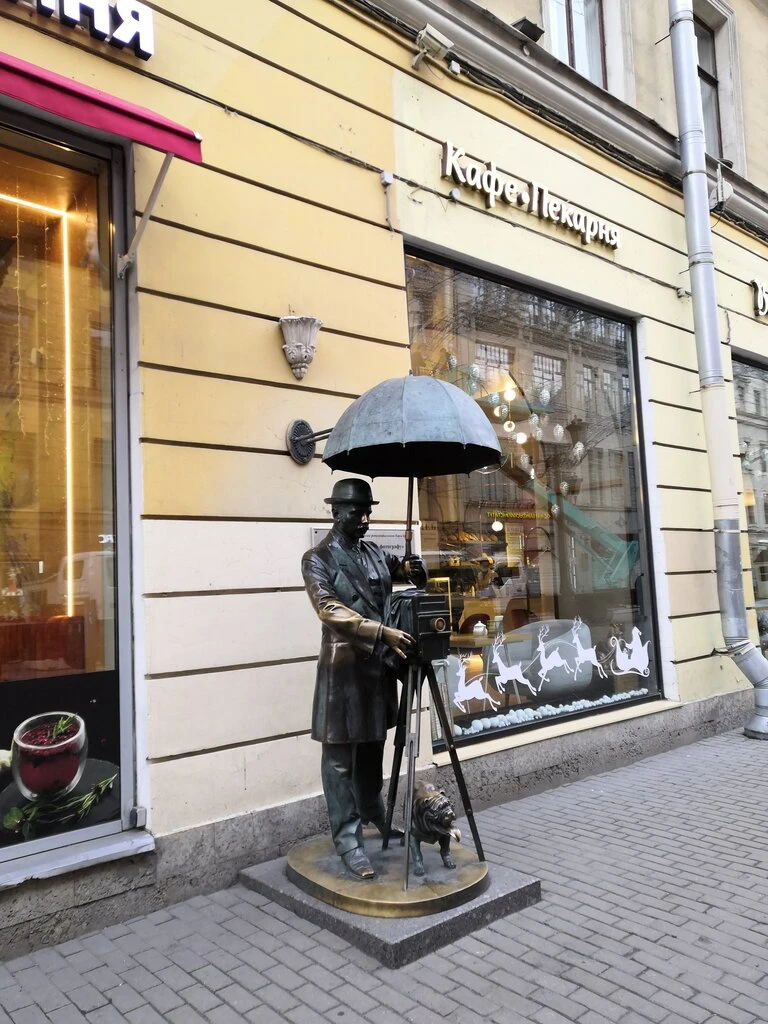 Памятник фотографу