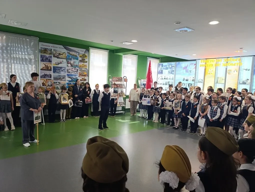 В преддверии 9 Мая в нашей школе прошла акция «Бессмертный полк», посвящённая празднованию Дня Побед
