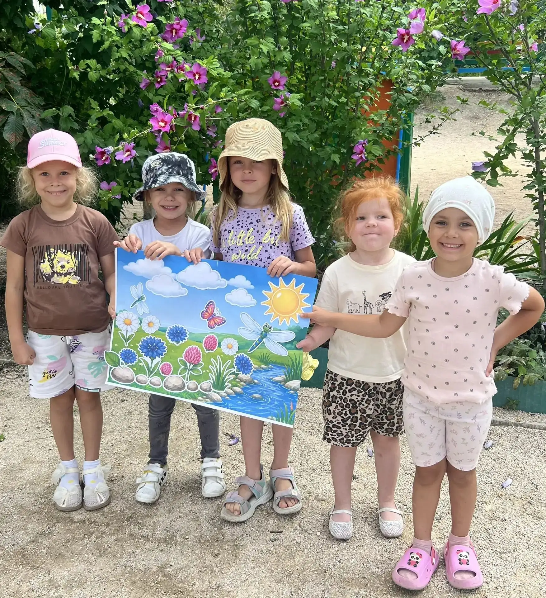 🌈Ребята в саду весело проводят летние денёчки!

⁣🎨Сегодня у нас был настоящий творческий день! Мы 