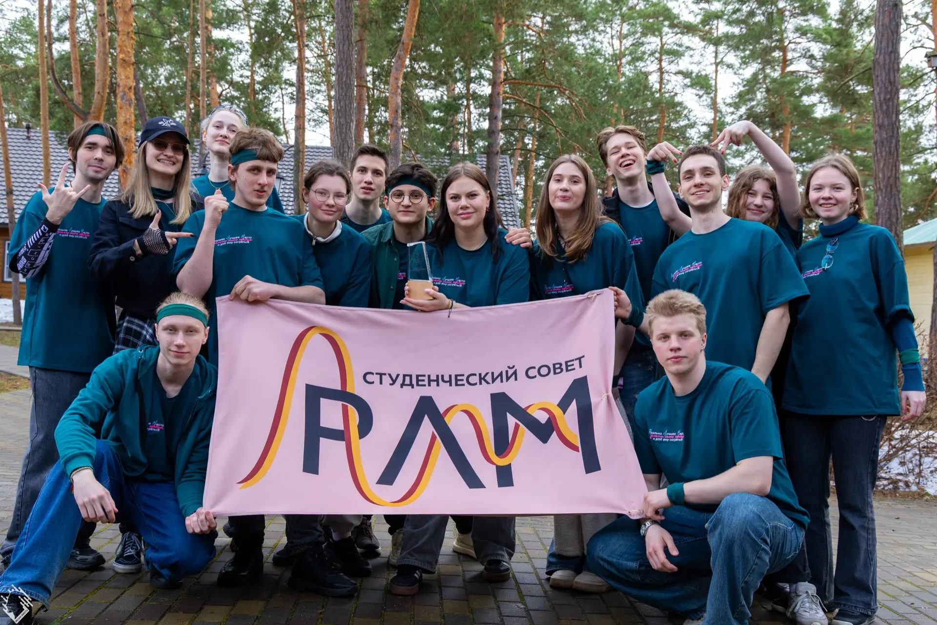 На выходных команда Студенческого совета НУК РЛМ отправилась в экспедицию в киберпанк-б...