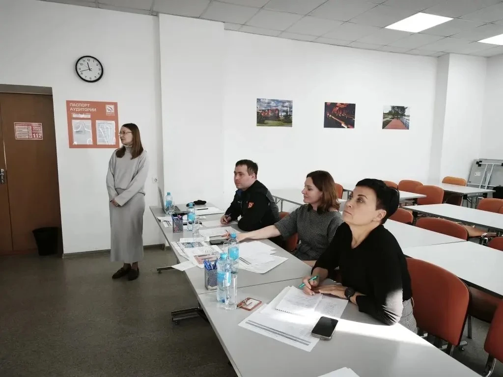 📍 ТОЧКА ОПОРЫ: КАК ЗАИНТЕРЕСОВАТЬ МОЛОДЁЖЬ РАБОТОЙ НА ЗАВОДЕ?  Над этим вопросом работала команда 10