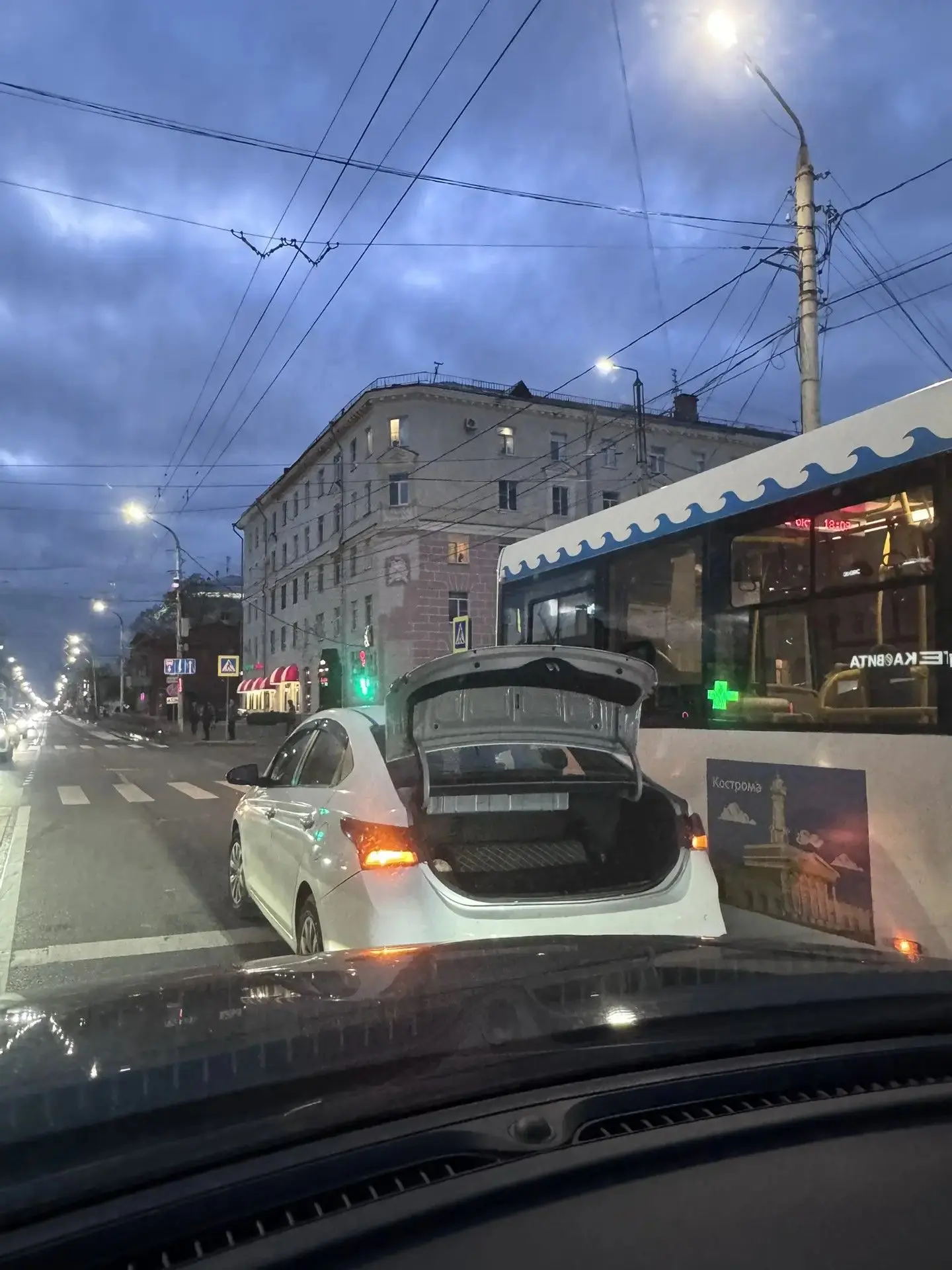 Еще одна авария с участием автобуса и легковушки на Советской. В этот раз - в сторону ц...