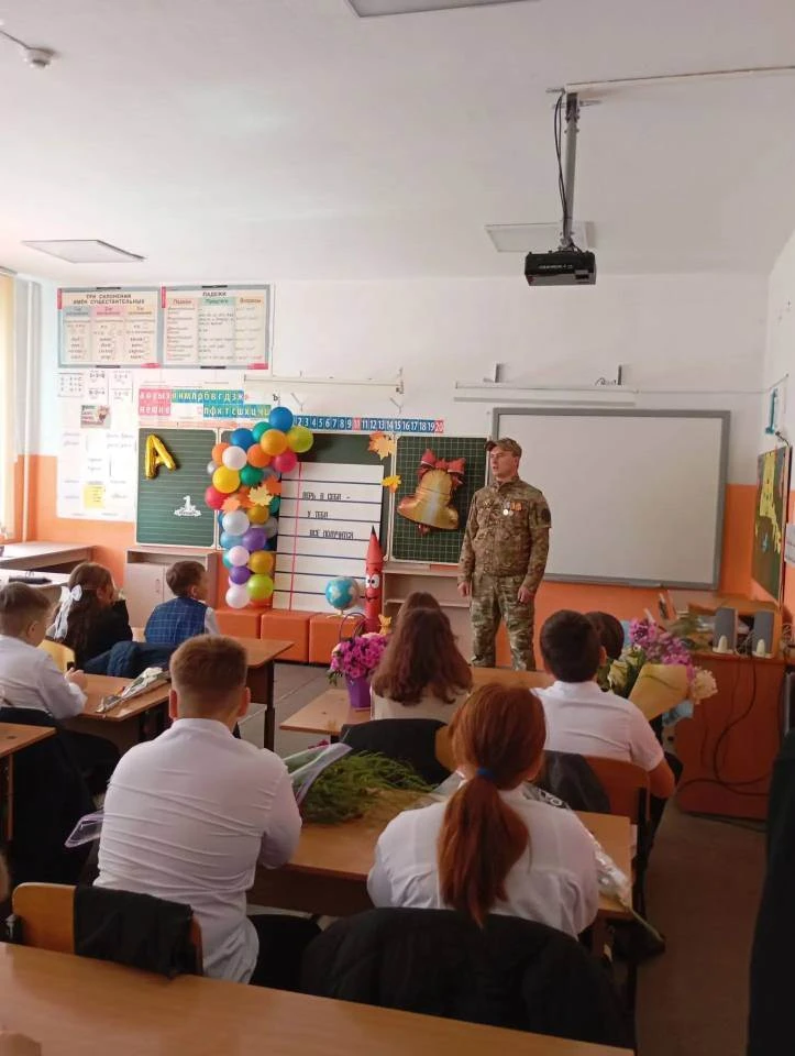 От первого звонка — к первому уроку о главном