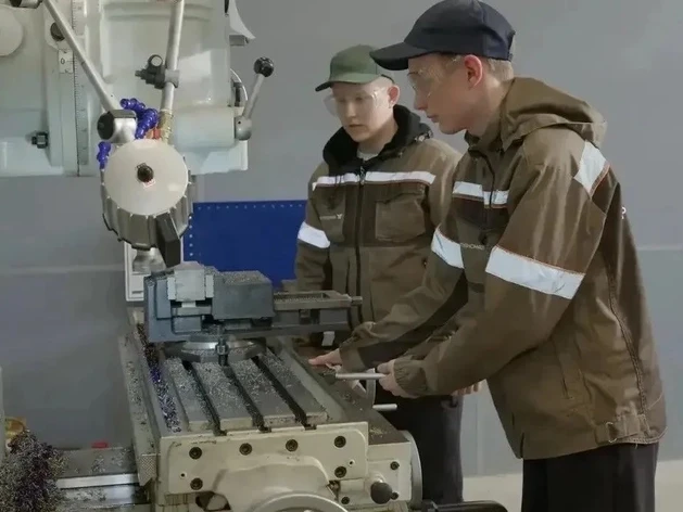🎓 Колледжи и техникумы Свердловской области начали прием заявок от выпускников школ. В этом году по