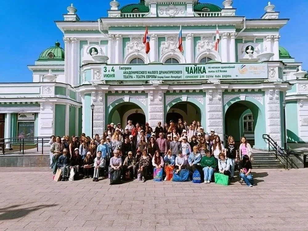 🧑‍🎨 «Культурный мост» от столицы к столице: челябинские художники рисуют Омск 
 
🖼 Творческий дес