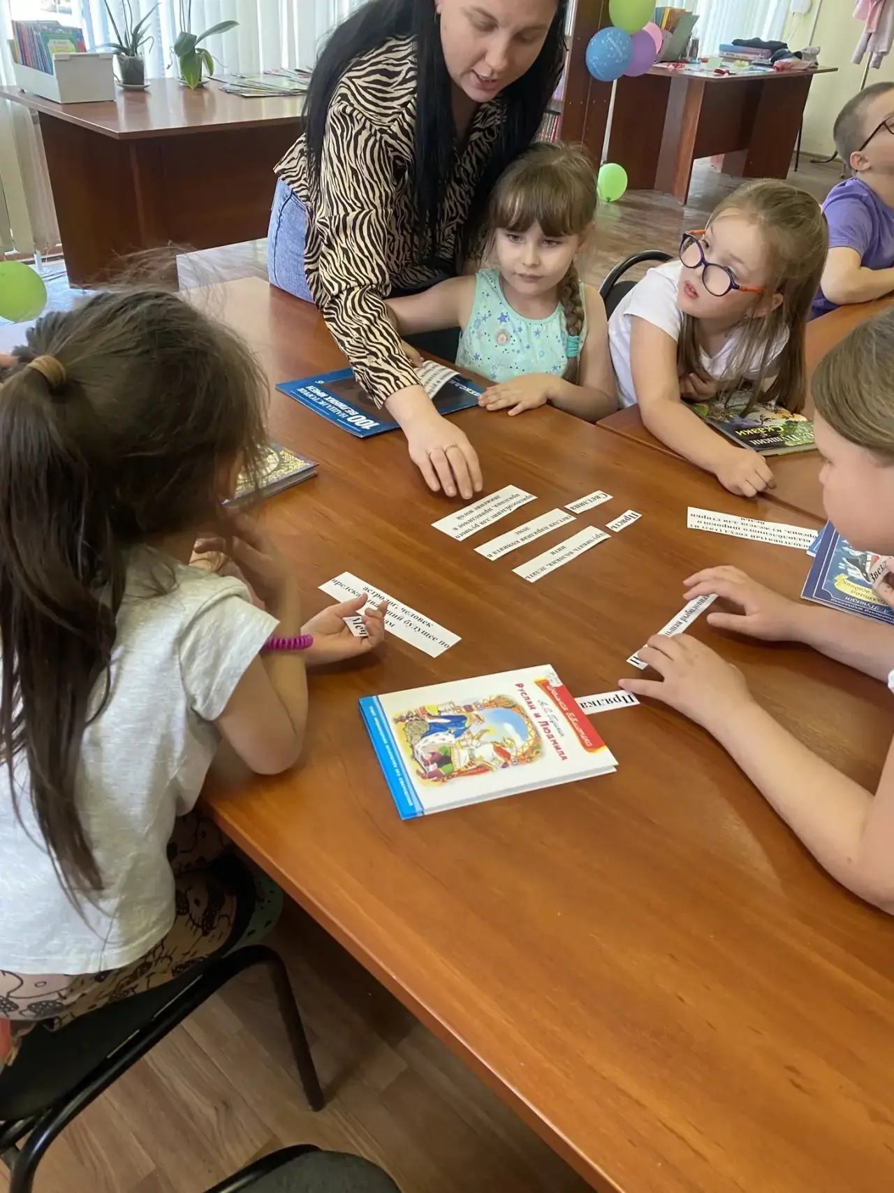 🎉 6 июня — День русского языка! 🎉
Наши ребята отправились в библиотеку, где их ждало по-настоящему