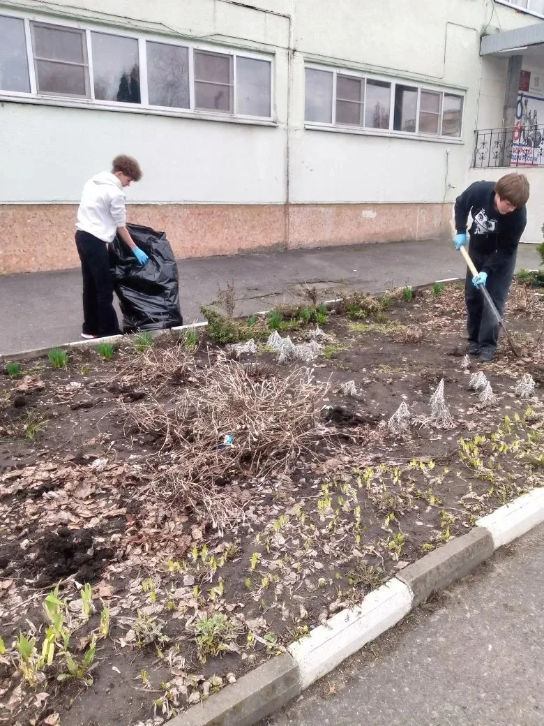 В рамках Всероссийской недели субботников в образовательном учреждении прошел экологический субботни