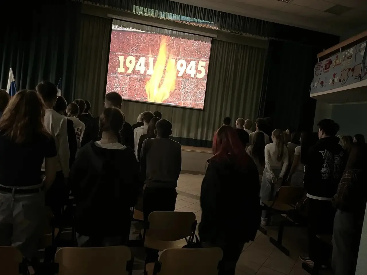 🎶 9 классы завершили наш музыкальный марафон "Песни Победы"! 🎉  Посмотрели музыкальный видеофильм о 