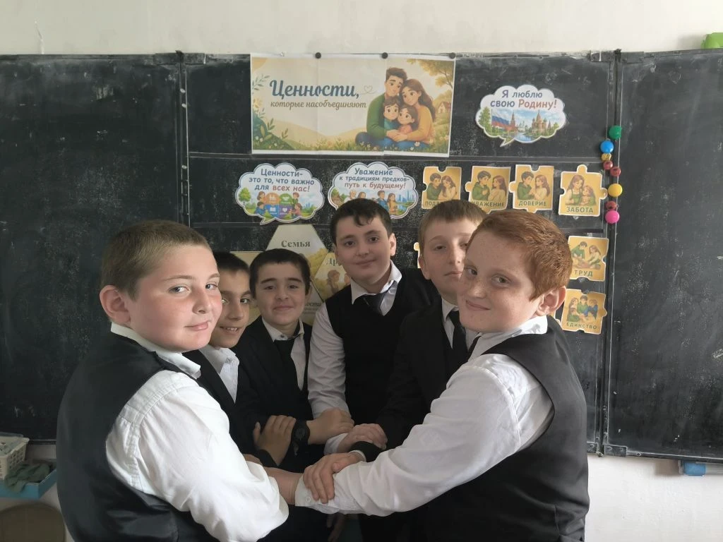 ☘️ 18 мая с 1-6 кл. внеурочные занятия "Разговоры о важном" прошли на тему "Ценности, к...