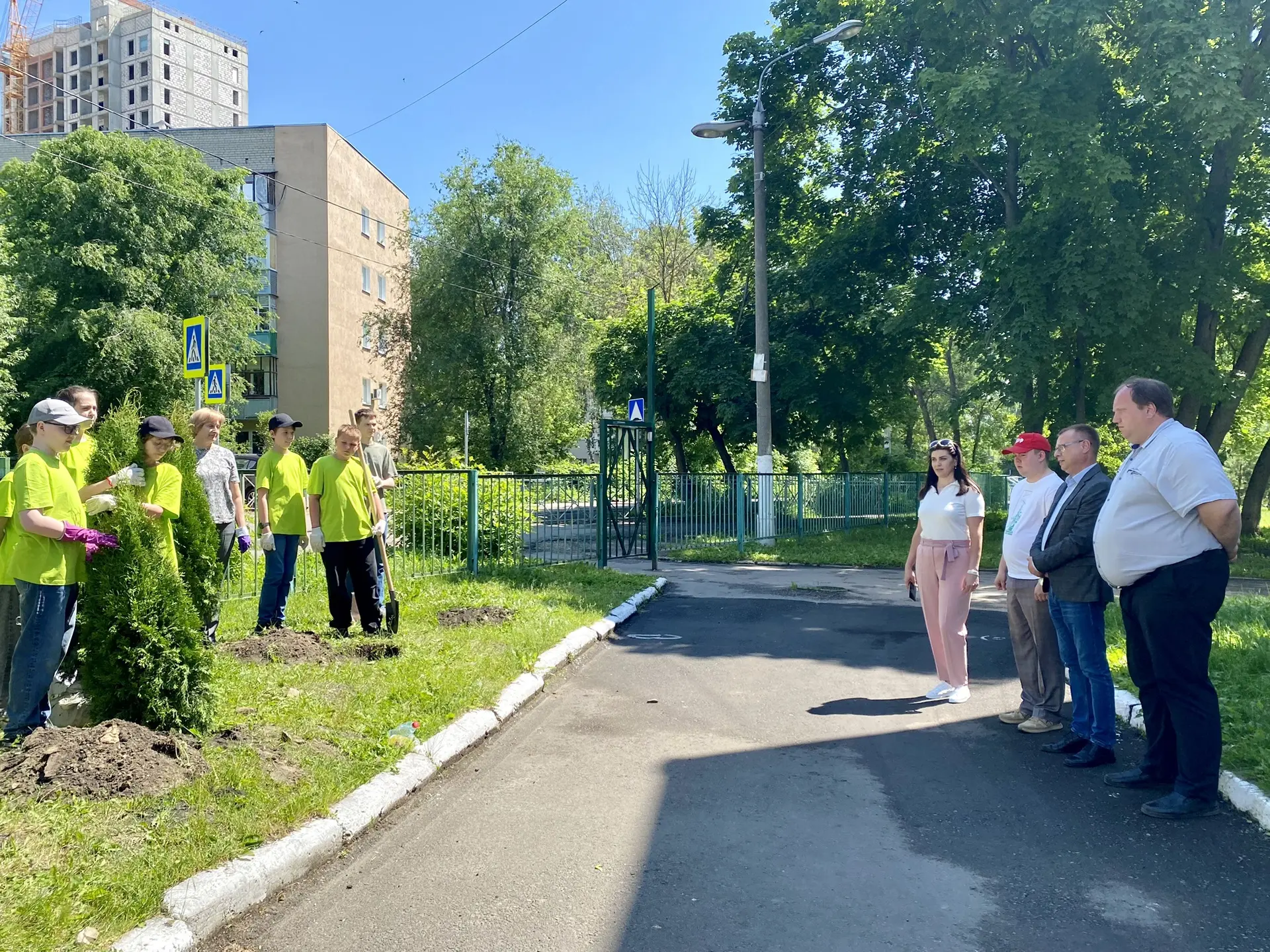 🌿✨ Вклад в озеленение пришкольной территории ✨🌿

🪴В продолжение мероприятий, посвящённых Всемирно