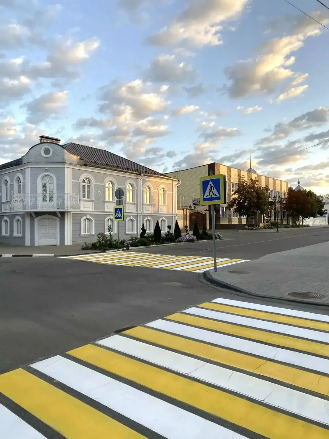 На 73 пешеходных переходах и 50 искусственных неровностях в Павловске обновят дорожную ...