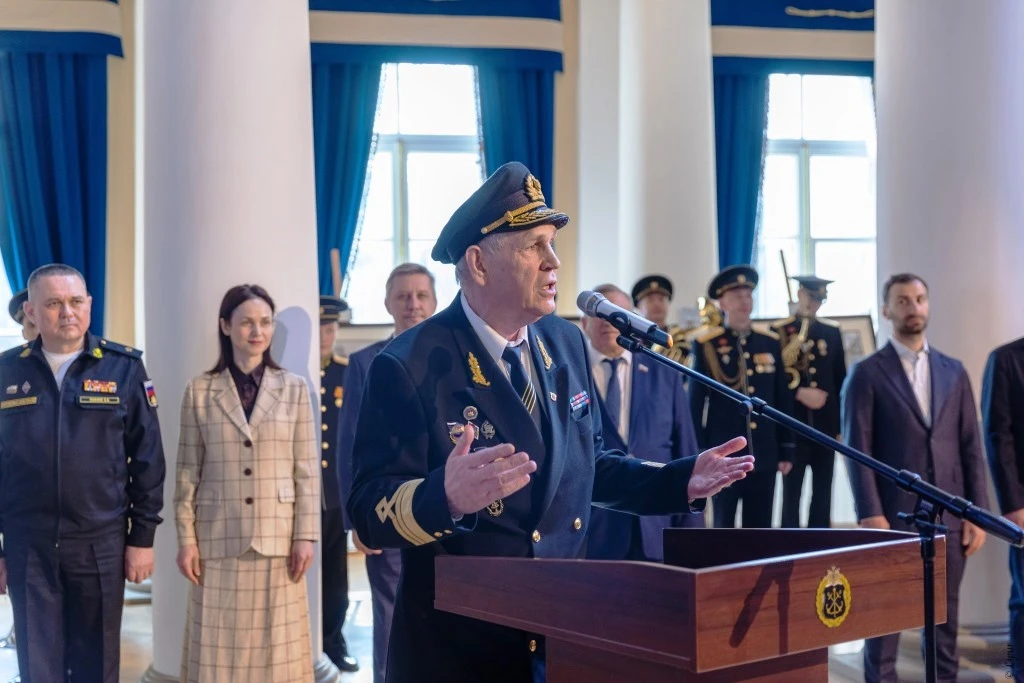 🚢 В клубе Адмиралтейства прошла торжественная церемония вступления курсантов Морской технической ака