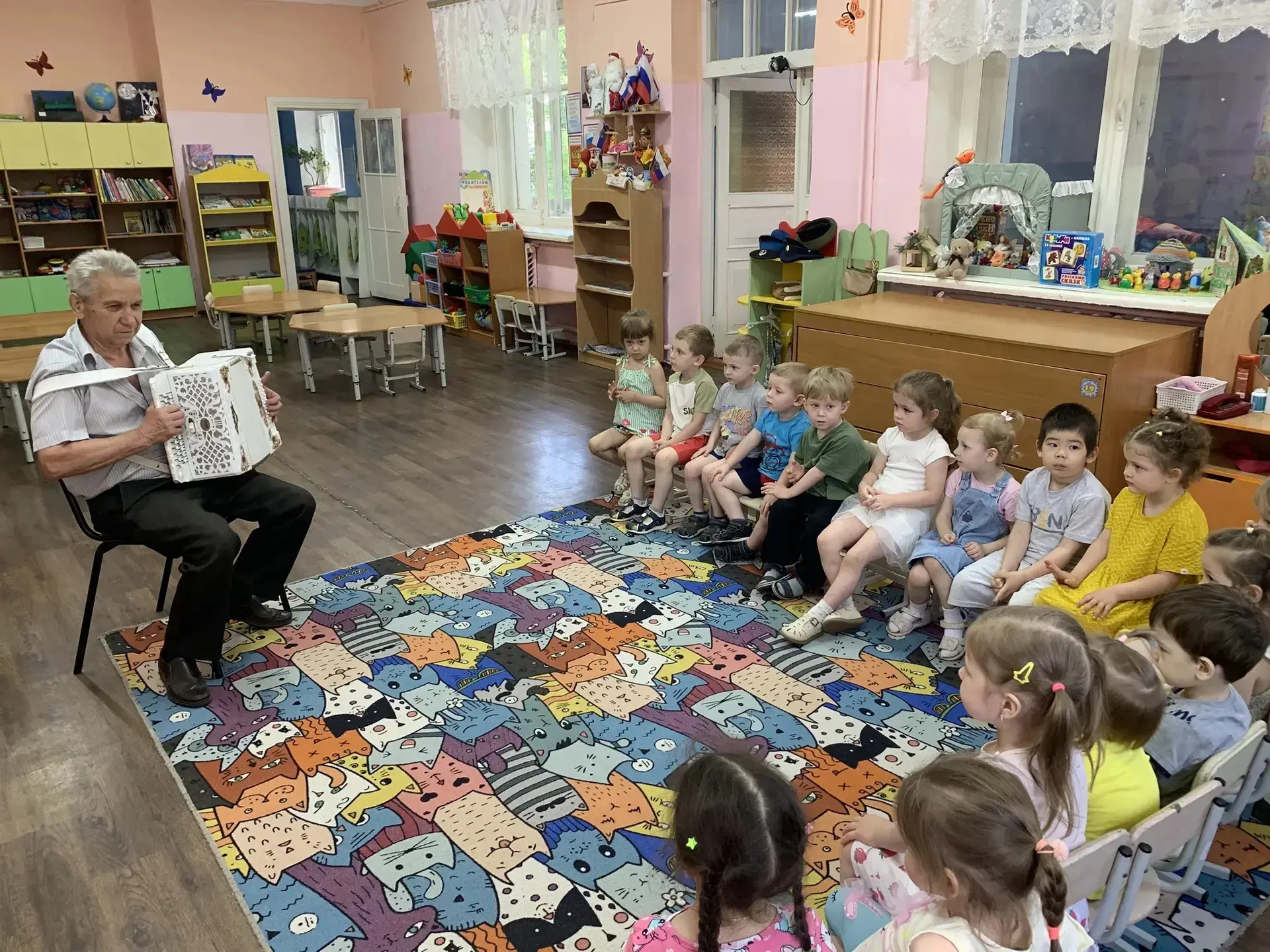🎵 "Под звуки русской гармони"