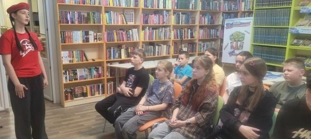 В библиотеке г.п.п. Чистые Боры прошёл час героев, посвящённый настоящему защитнику Отечества. Мы пр