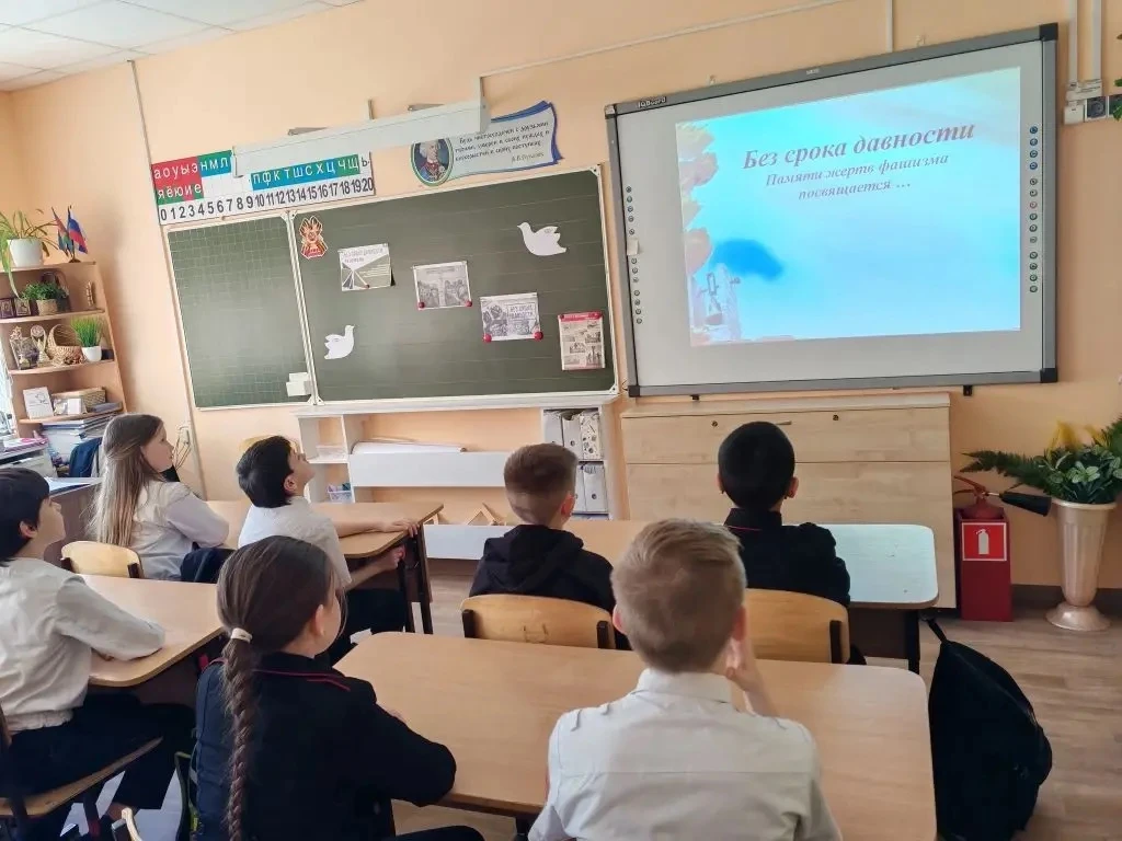 С целью сохранения исторической памяти в 3 "Б" классе прошёл классный час на тему "Без срока давност