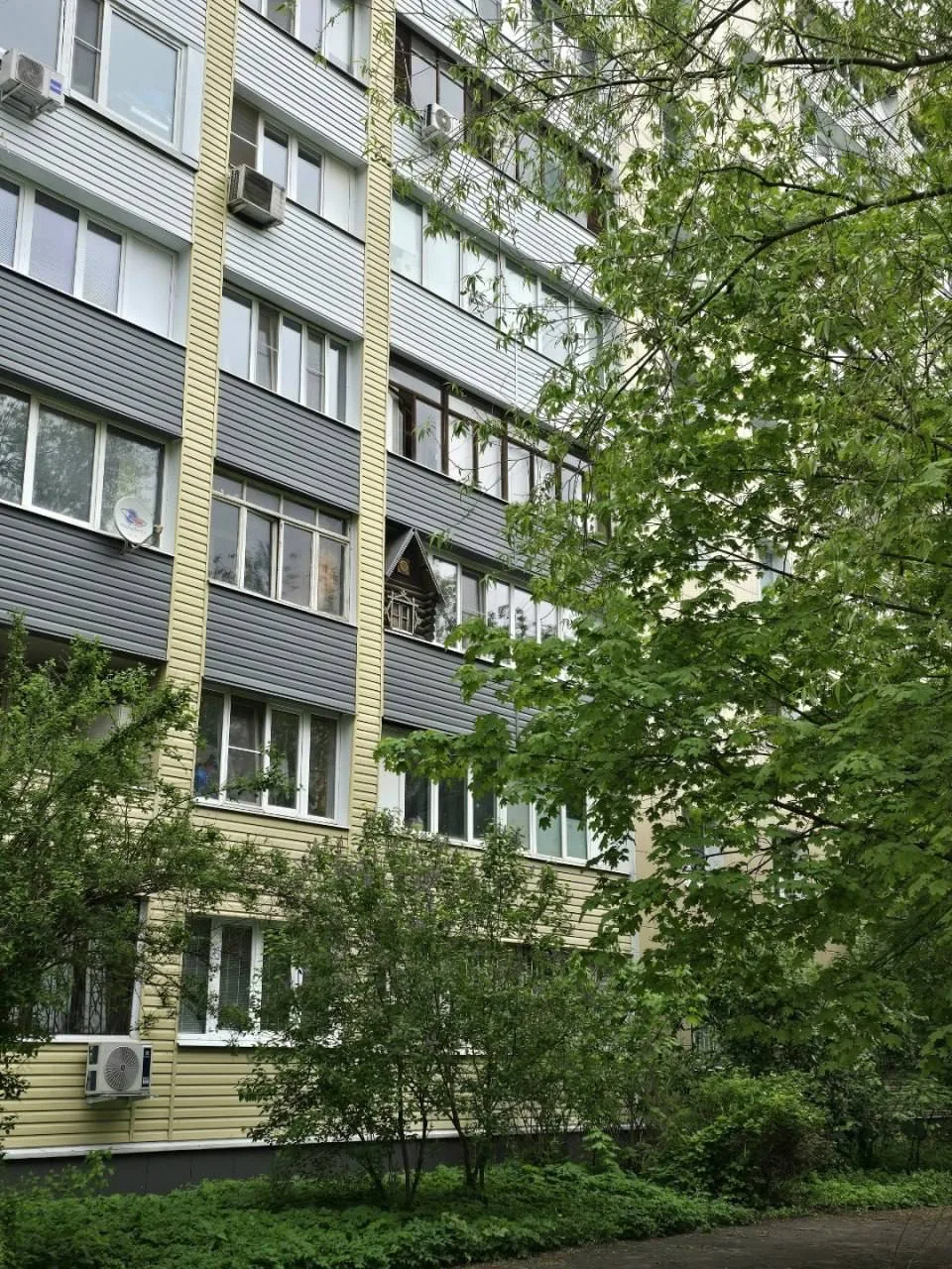 В Балашихе нашли резной балкон-теремок.  Говорят, что им выпишут большой штраф и заставят это все ра