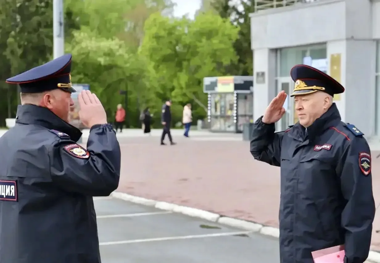В Новосибирске состоялась торжественная церемония вручения ключей от новых служебных автомобилей под