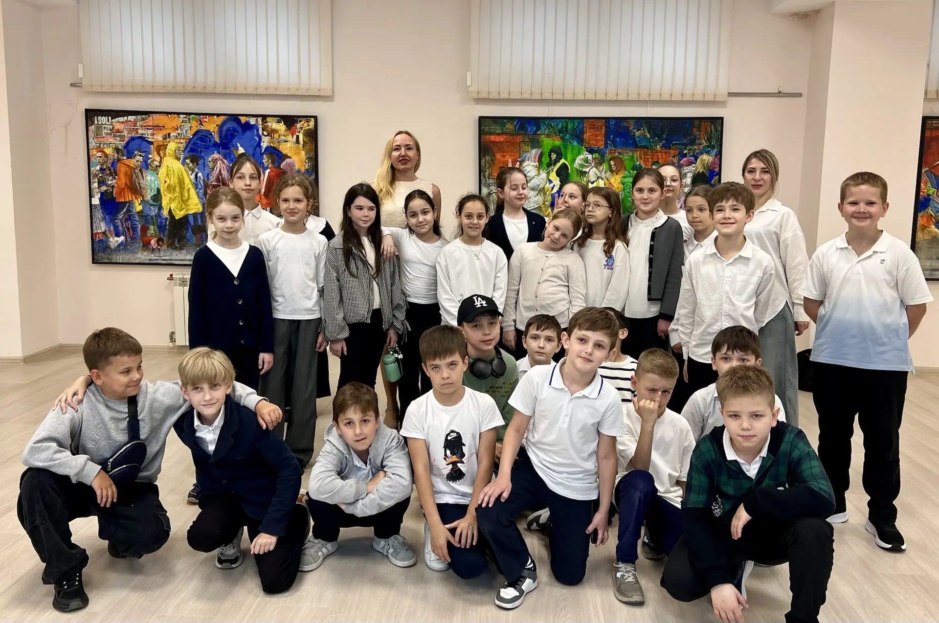 🌃 В Арт‑галерее «АМЦ «Родина» состоялось культурно‑просветительское мероприятие — обзо...