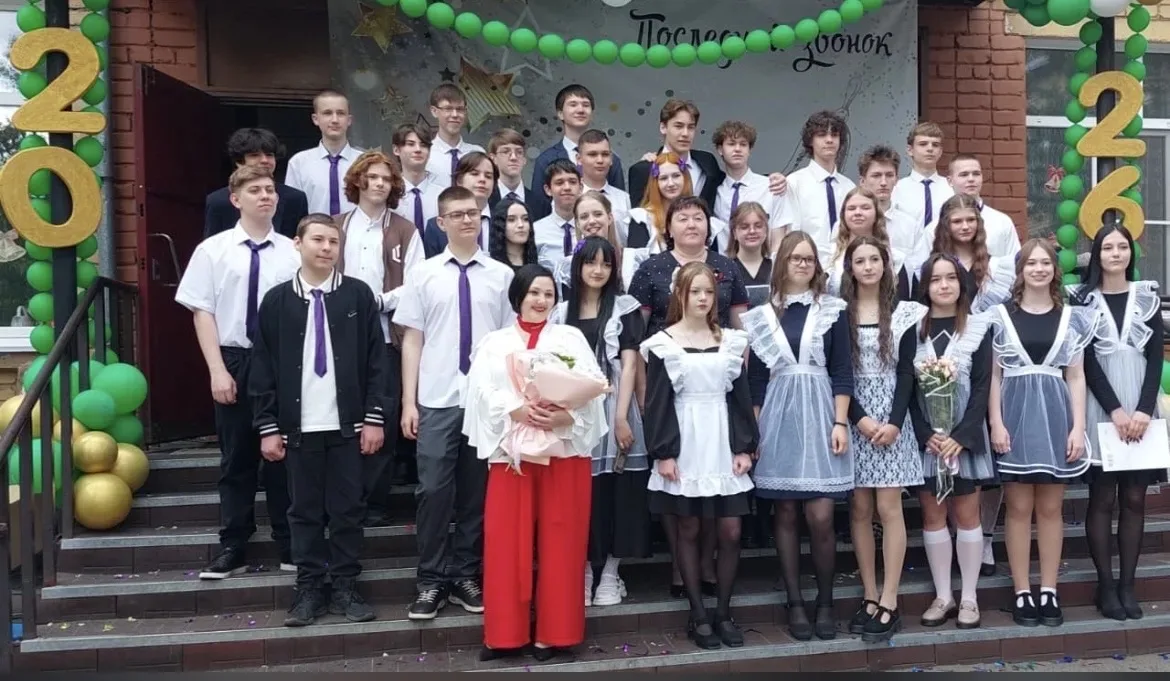 Майский солнечный день!  В  нашей школе прозвучал долгожданный последний звонок, ознаменовав собой з