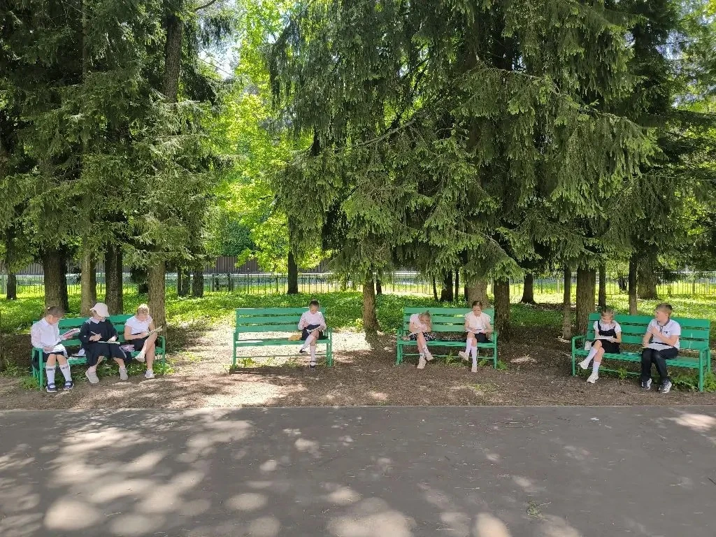 😍🎨Май! Солнце! Отличная погода! Второклассники в такой прекрасный день провели урок рисования на при