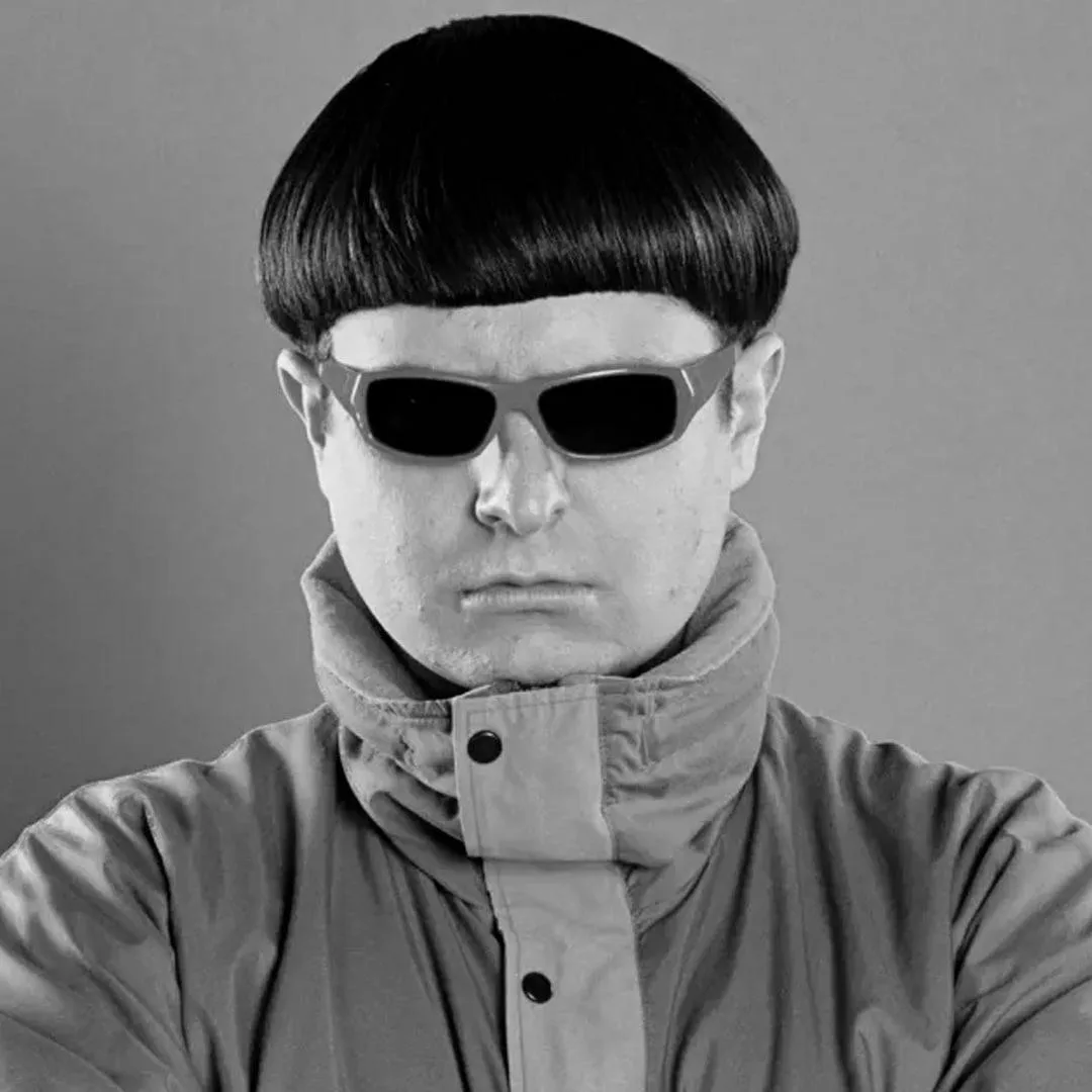 ⚡️Исполнитель Оливер Три погиб в результате крушения вертолета в Бразилии. Он упал на парковку на юг