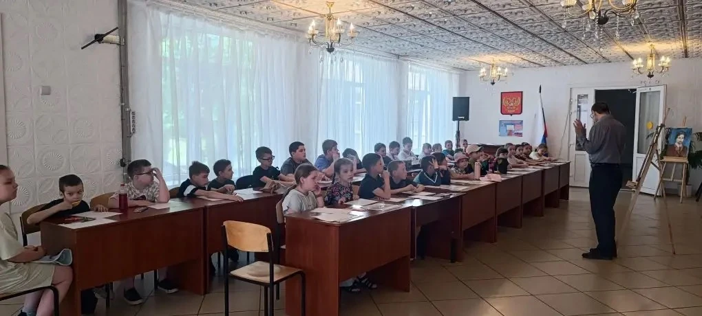 «Краски и идеи. Магия холста»: юные лицеисты прикоснулись к искусству в ДШИ «Симфония П...