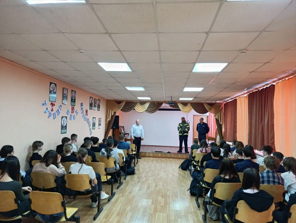 В школе проведён урок по пожарной безопасности в быту, лесах и торфяниках. Сотрудники П...