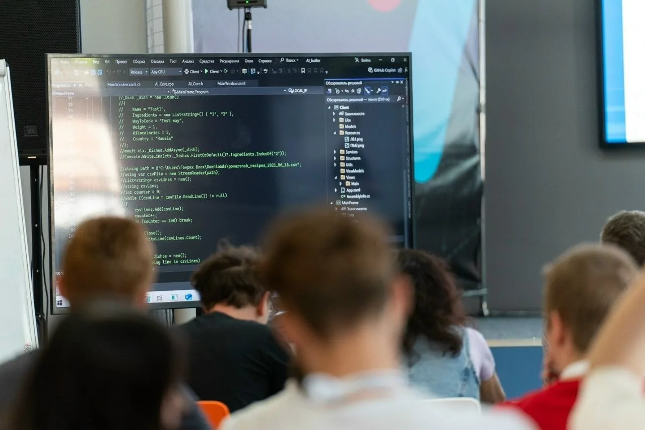 Первый год в режиме AI: как первокурсники ВятГУ создают работающие ИИ-решения 💻

Первый учебный год