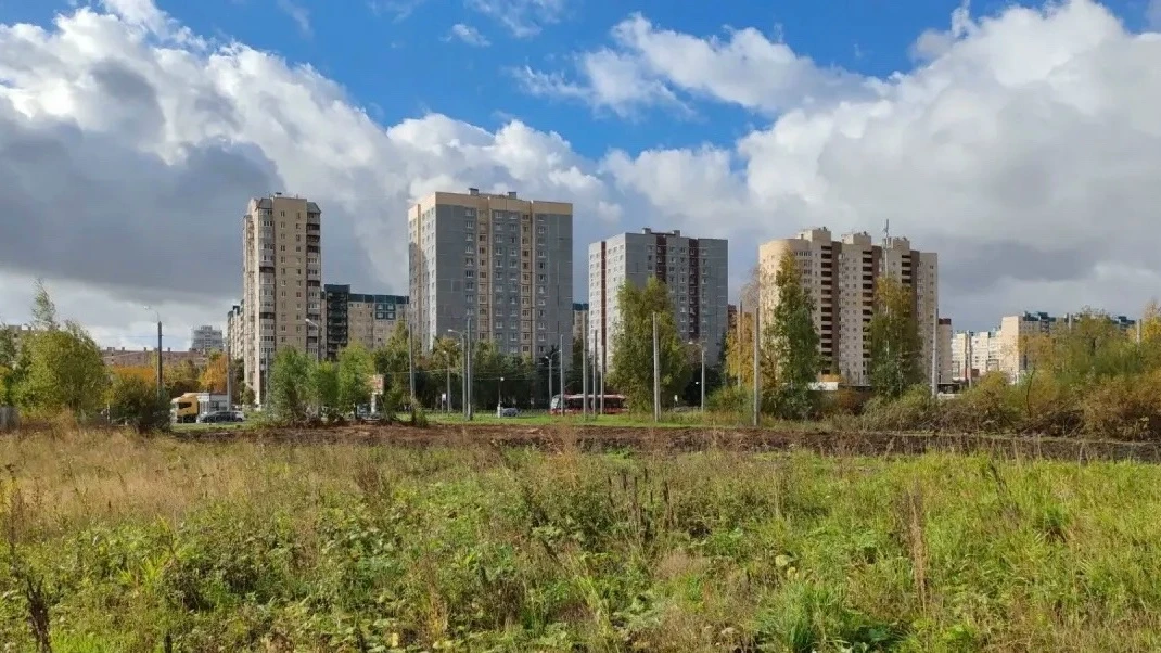 🏗️ На улице Маршала Казакова снесли долгострой за счёт города
