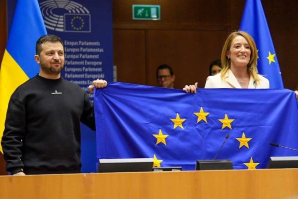 Европарламент оскандалился: Зеленский не должен командовать в ЕП — Де Мази