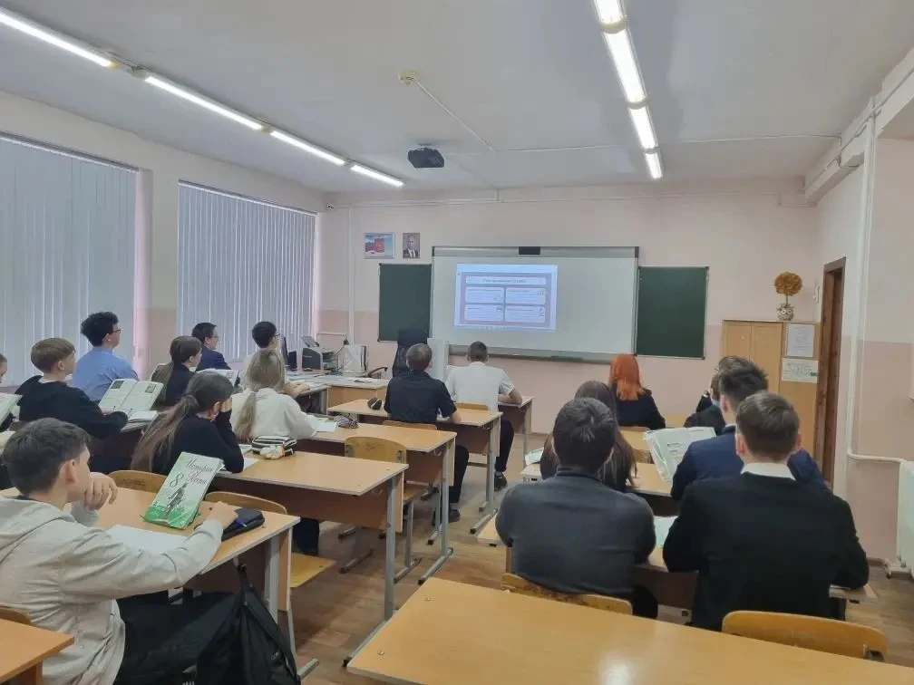 🔔 Тематический урок «Тёмная сторона ИИ»  24 марта в нашей школе прошёл тематический урок, посвящённы