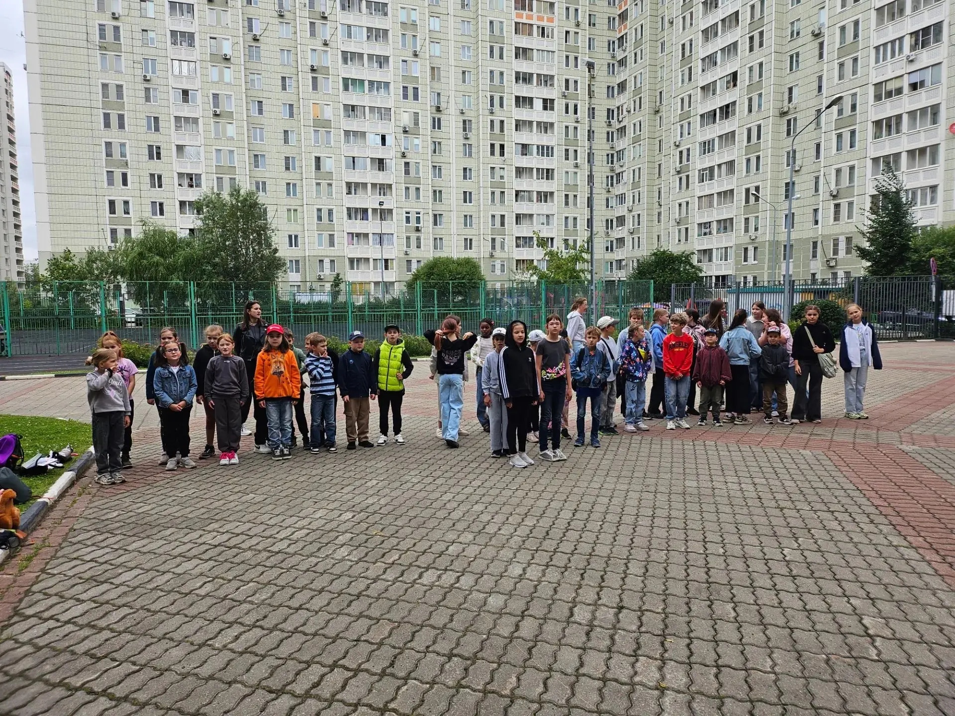 Утро в лагере 13 июля по доброй традиции началось с торжественного поднятия флага и исполнения гимна