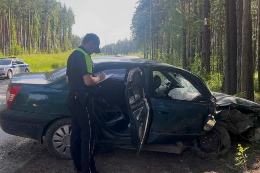 💢 15-летний камикадзе врезался в дерево на машине родителей в Екатеринбурге 
 
Авария произошла ноч