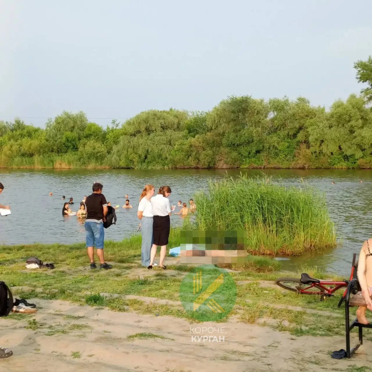 Мужчина утонул на пляже «Бабьи пески». 

Он зашел в воду в состоянии опьянения, не справился с течен