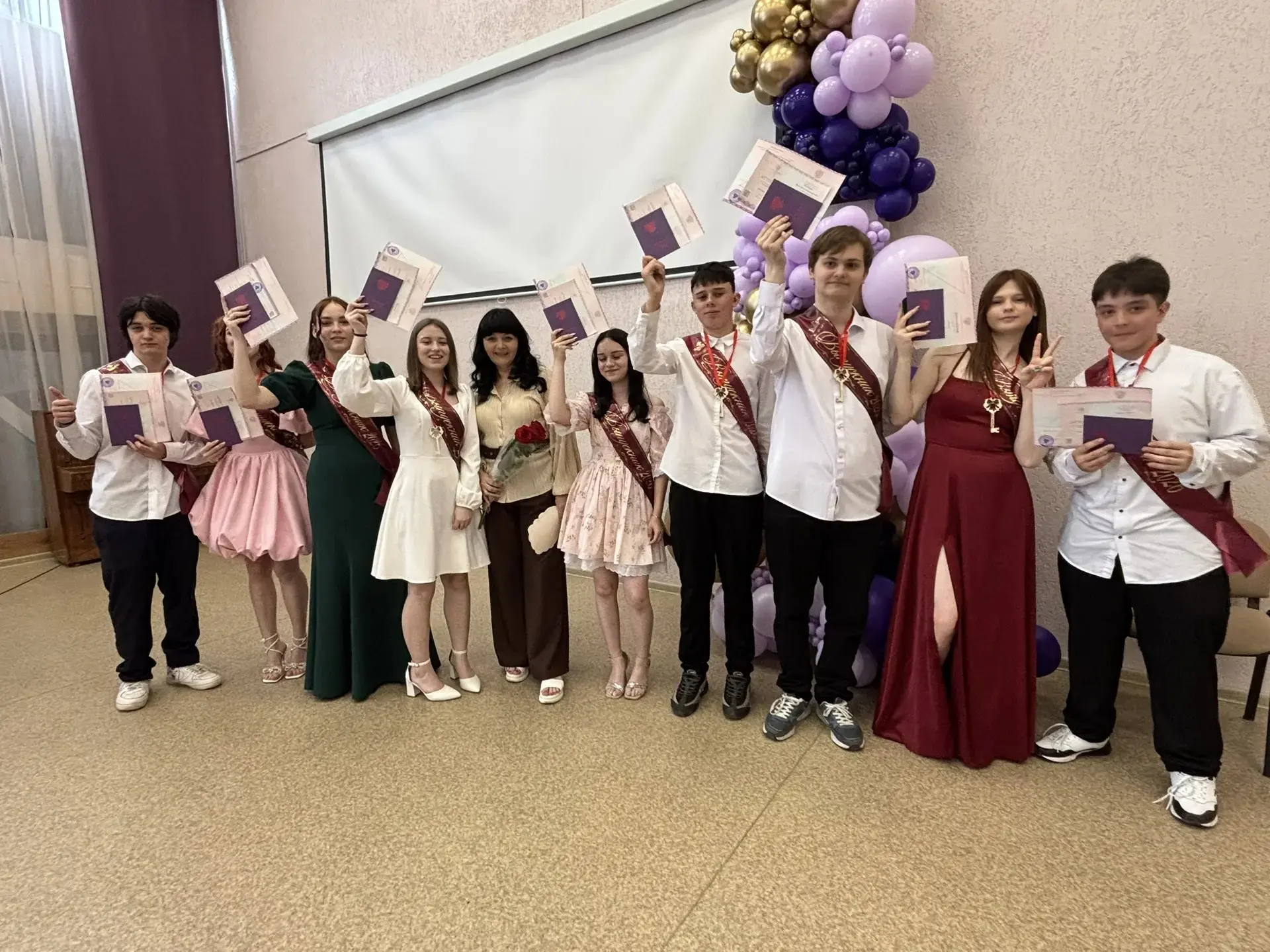 🎈🌟Сегодня в нашей школе прошло торжественное вручение аттестатов выпускникам 9   и 11...
