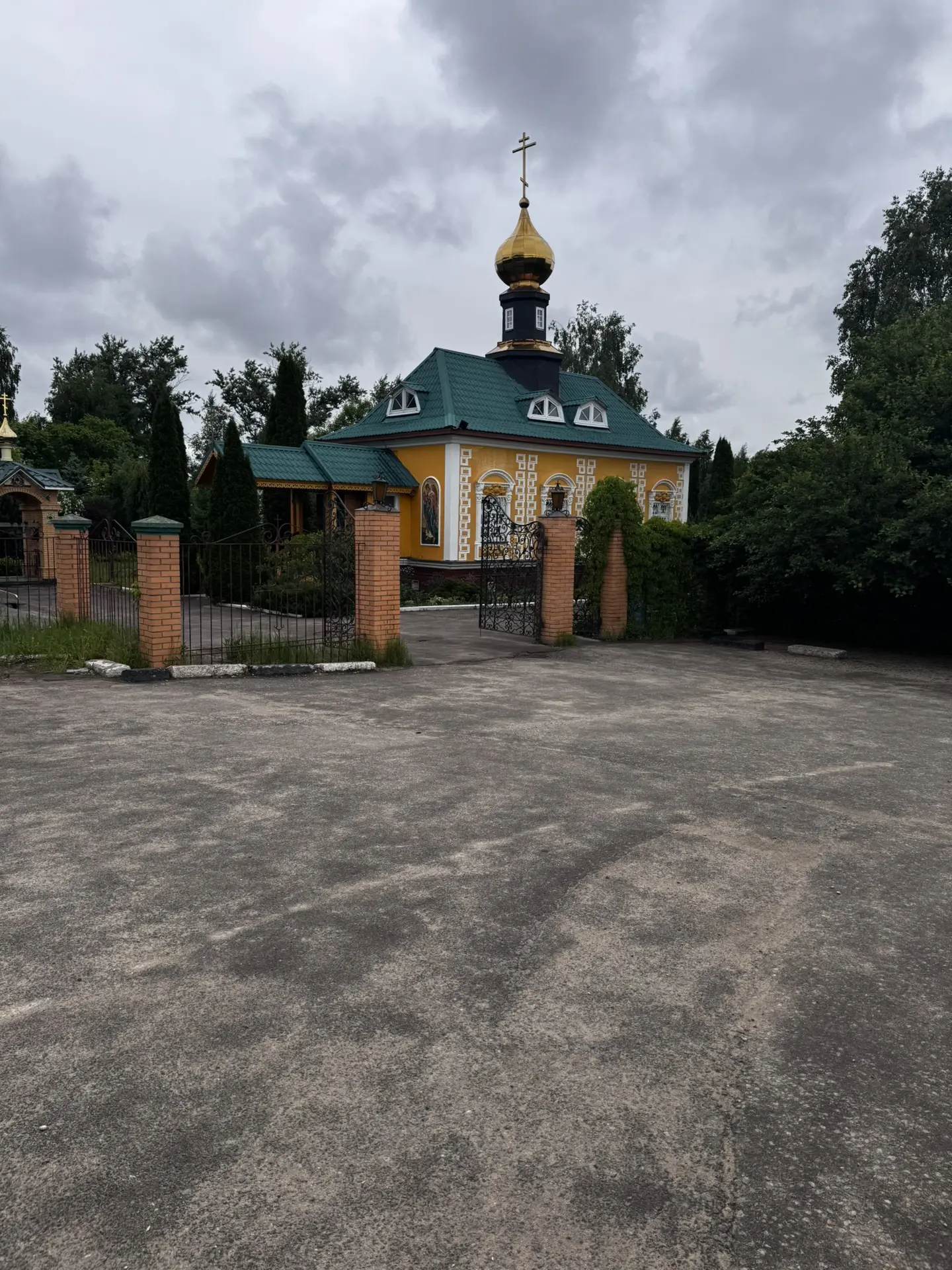 ✨ Жизнь — не черновик, второго шанса не будет. Мы часто откладываем важные слова, тёплые объятия, ис