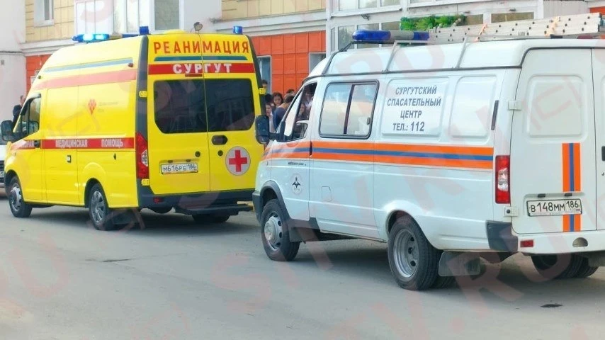 На ул. Усольцева в Сургуте выпала девушка из окна многоэтажного дома  На месте работают экстренные с