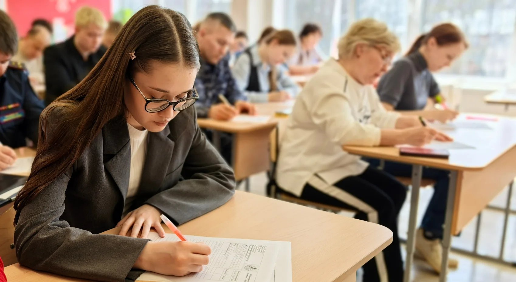 Один диктант — два континента! Как 40-я школа объединила весь мир вокруг родного слова 🌍✍  Ака уйăхĕ