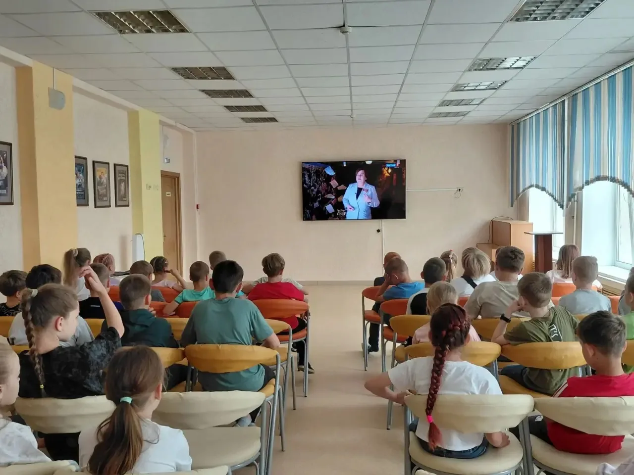 Сегодня в пришкольном лагере «Непоседы» состоялась торжественная линейка, приуроченная ко Дню памяти