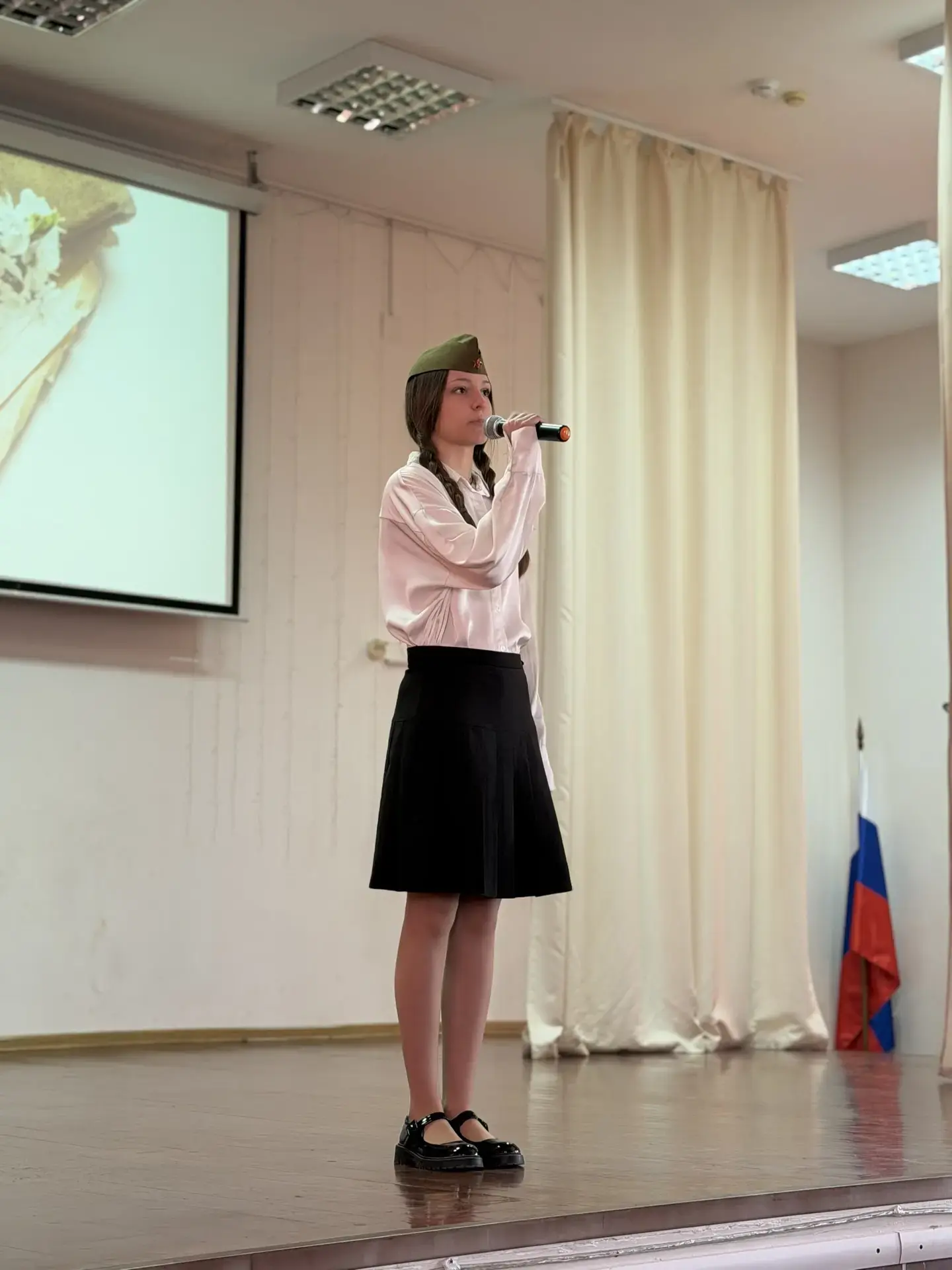 «Никто не забыт, ничто не забыто»  Сегодня в нашей школе состоялся праздничный концерт, посвященный 
