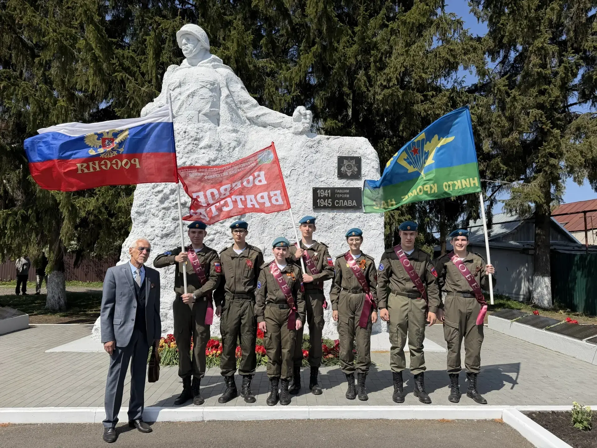 Курсанты ВПК «Витязи» МАОУ СОШ им. С. Е. Кузнецова. В этих ребятах — крепость характера и преданност